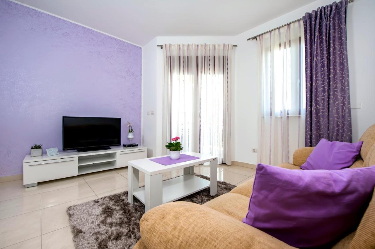Apartments And Rooms Camaiore Ровинь Экстерьер фото