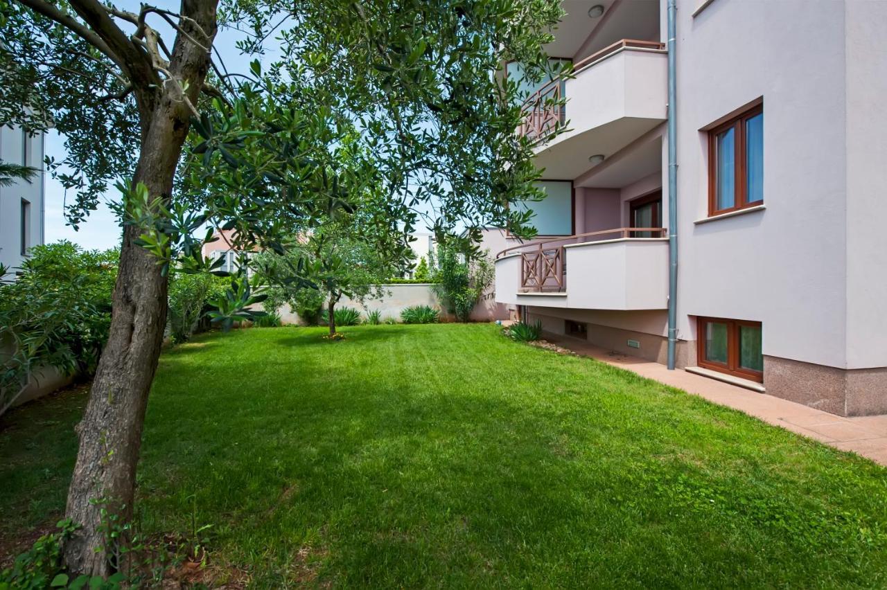 Apartments And Rooms Camaiore Ровинь Экстерьер фото