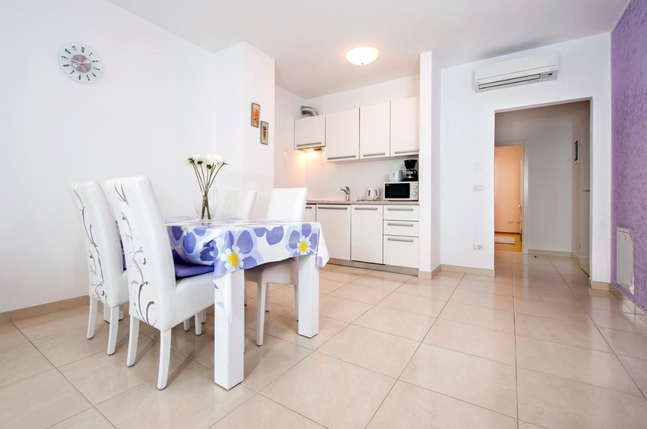 Apartments And Rooms Camaiore Ровинь Экстерьер фото