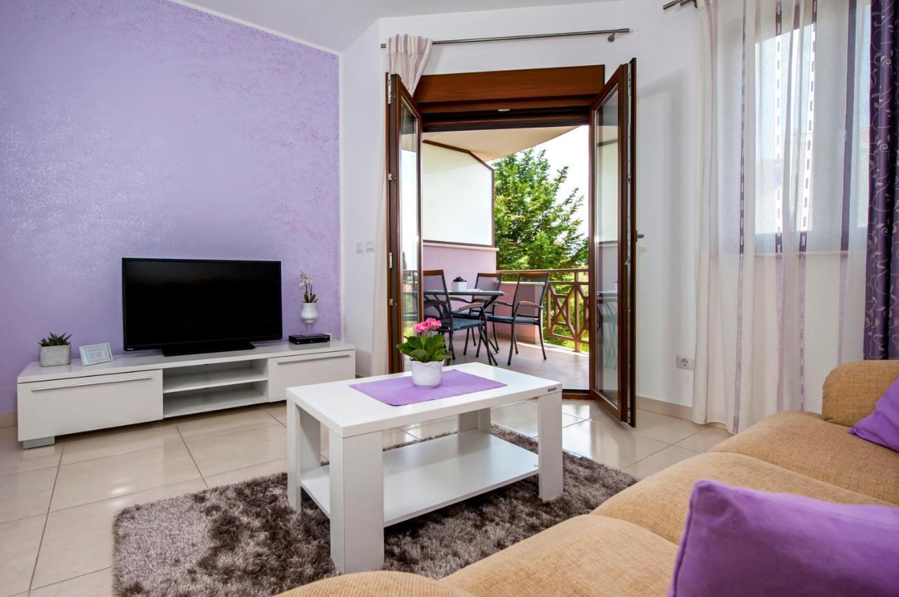 Apartments And Rooms Camaiore Ровинь Экстерьер фото