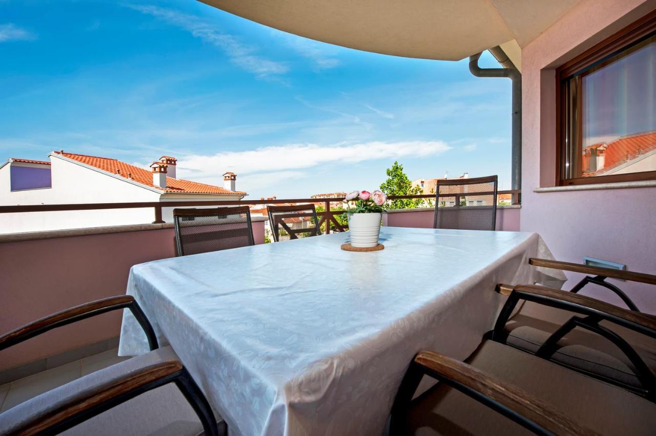 Apartments And Rooms Camaiore Ровинь Экстерьер фото
