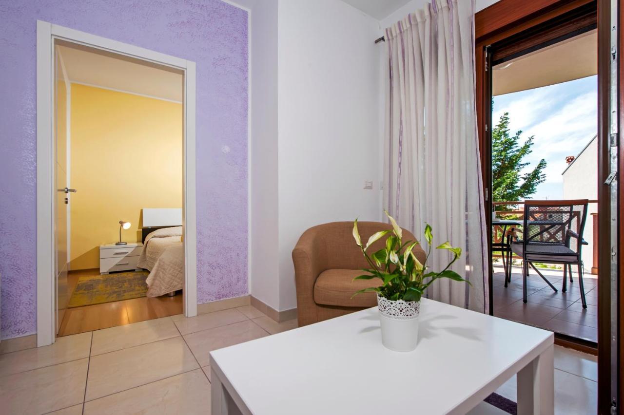 Apartments And Rooms Camaiore Ровинь Экстерьер фото