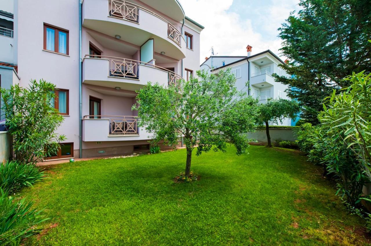 Apartments And Rooms Camaiore Ровинь Экстерьер фото
