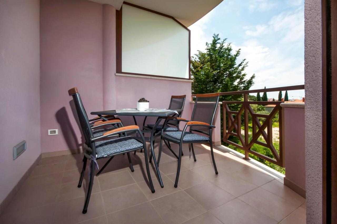 Apartments And Rooms Camaiore Ровинь Экстерьер фото