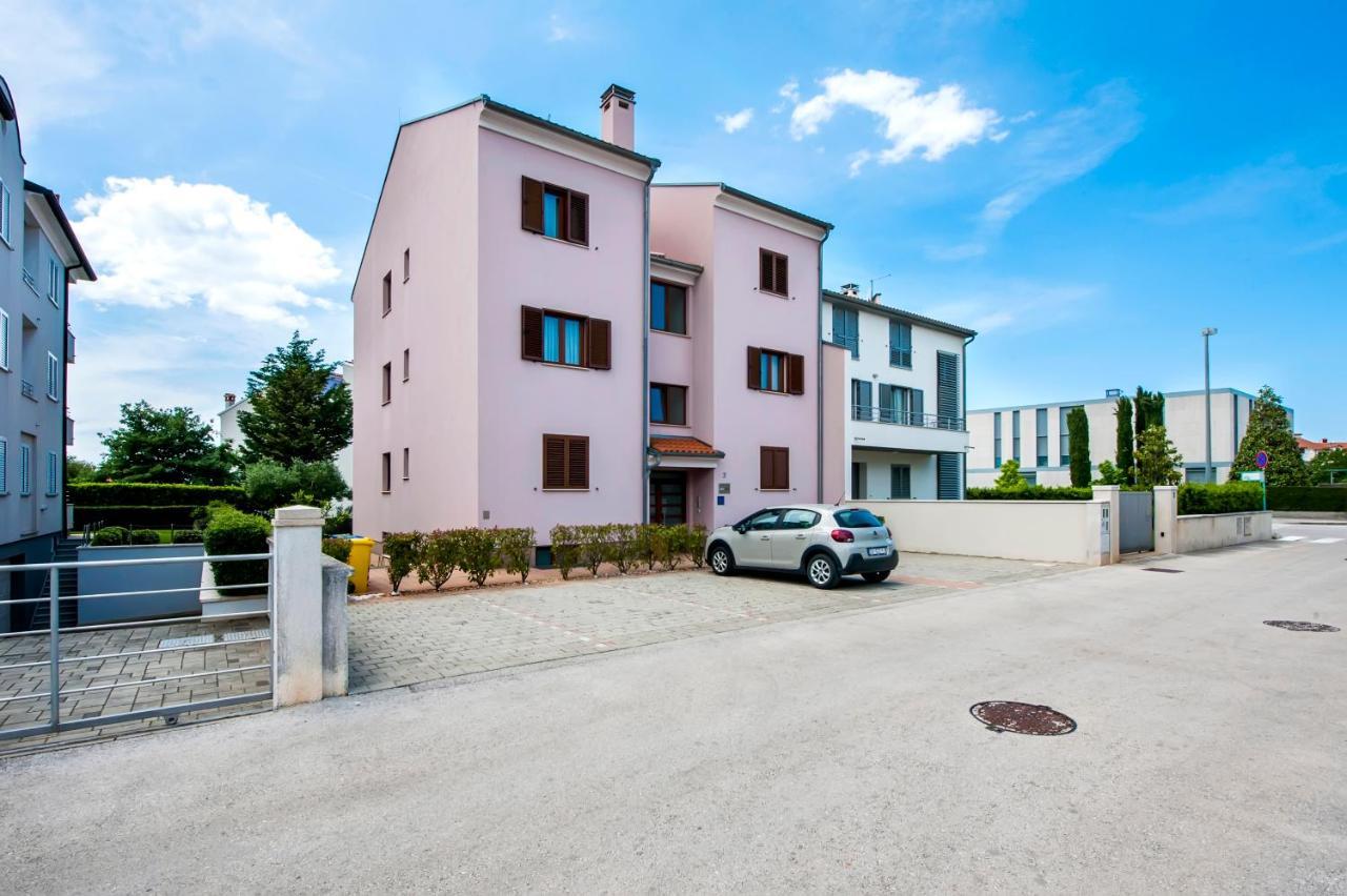 Apartments And Rooms Camaiore Ровинь Экстерьер фото