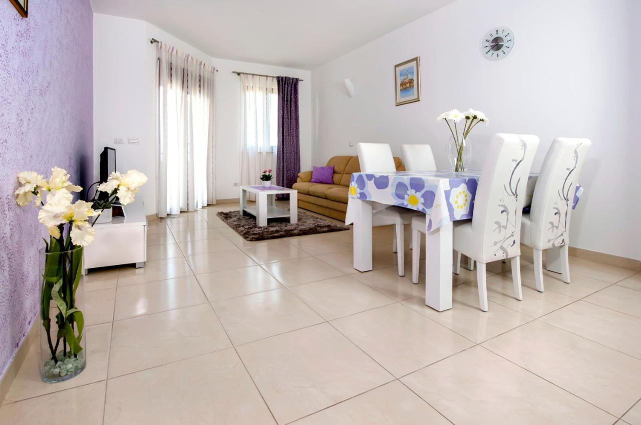 Apartments And Rooms Camaiore Ровинь Экстерьер фото