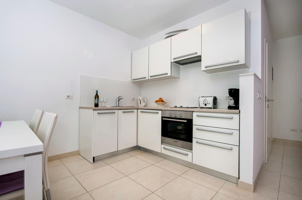 Apartments And Rooms Camaiore Ровинь Экстерьер фото
