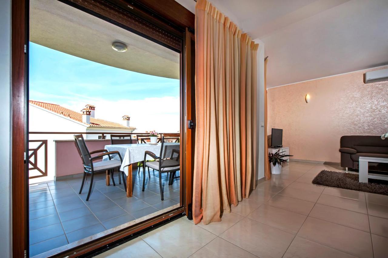 Apartments And Rooms Camaiore Ровинь Экстерьер фото