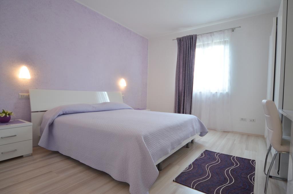Apartments And Rooms Camaiore Ровинь Экстерьер фото