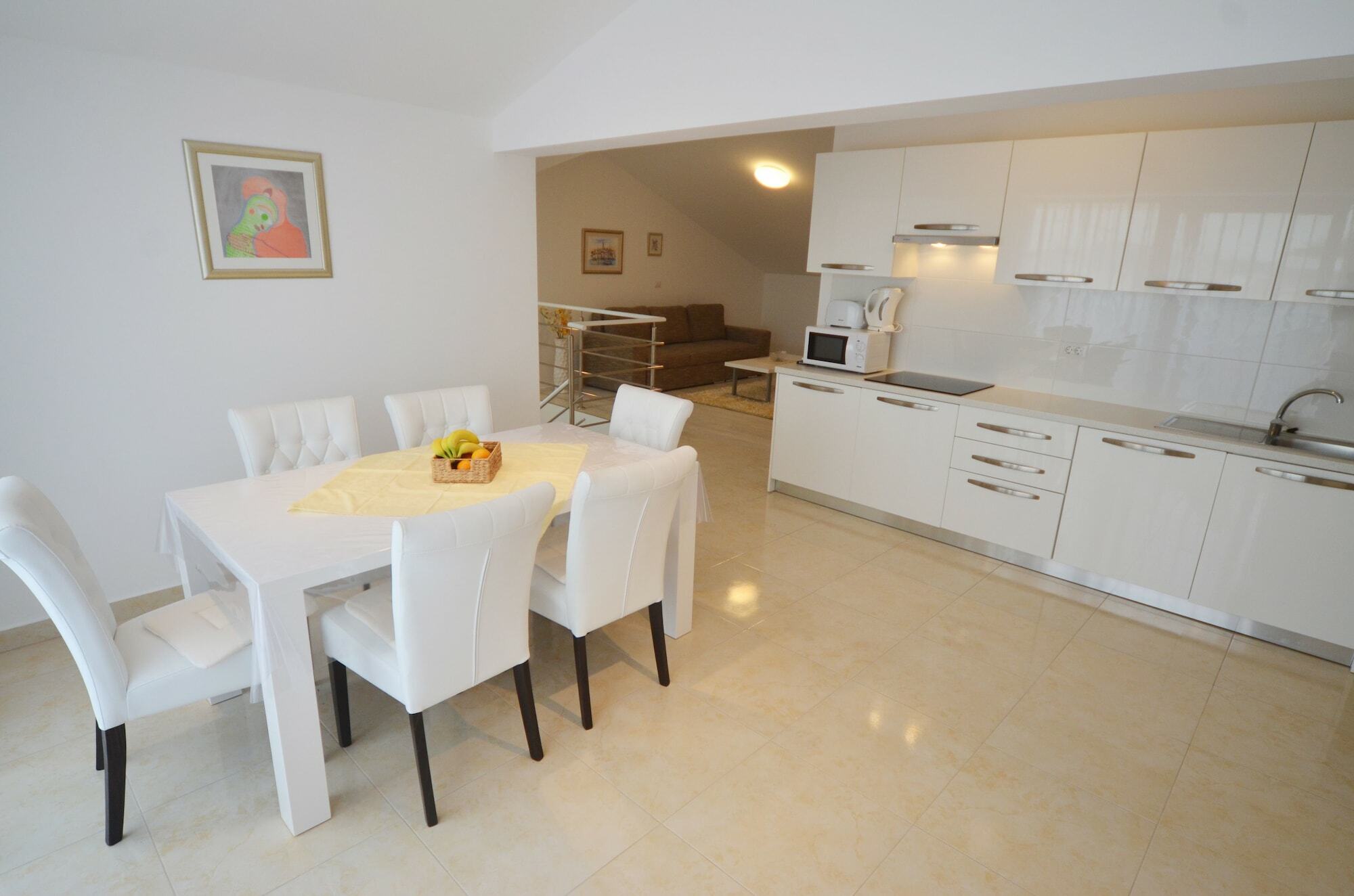 Apartments And Rooms Camaiore Ровинь Экстерьер фото